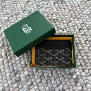 Helt ny plånbok - Helt ny plånbok, allt följer med skriv vid intresse !