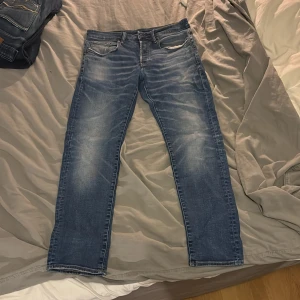 G-star jeans - Säljer G-star jeans i storlek 30/30 för endast 199kr!