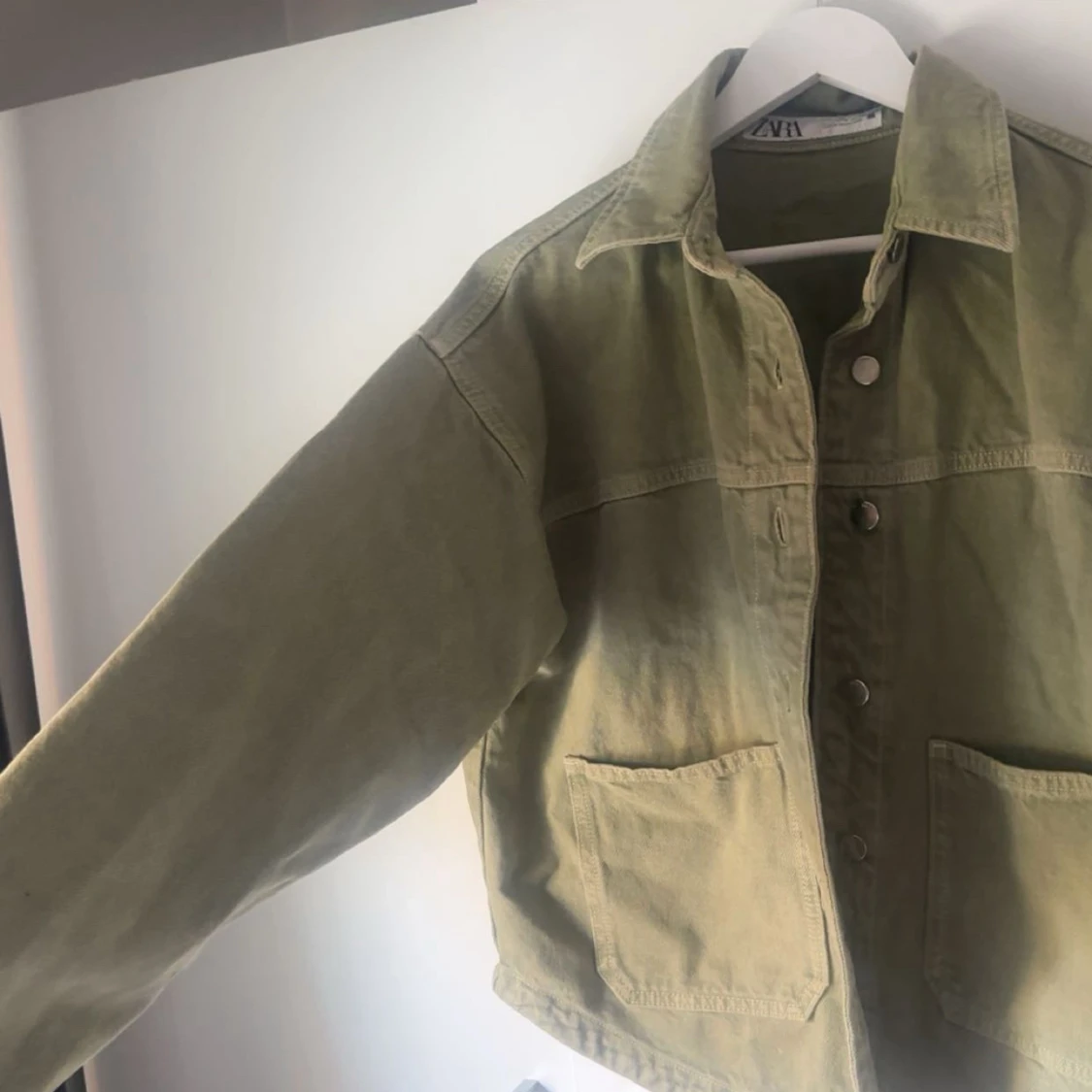 Olivgrön jeansjacka från Zara - 1