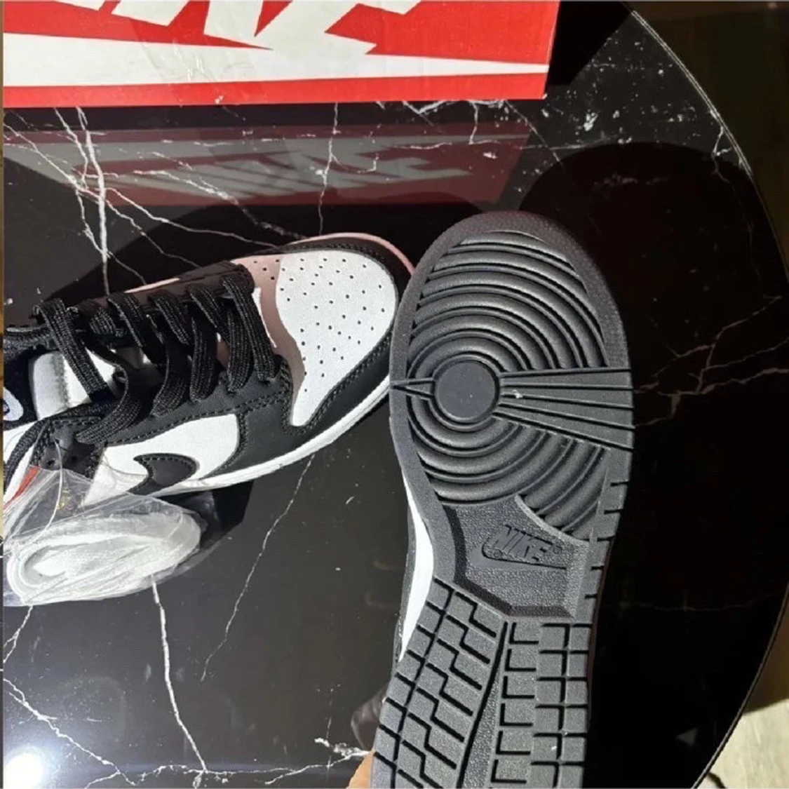 Nike Dunk Low svart/vit sneakers - 1