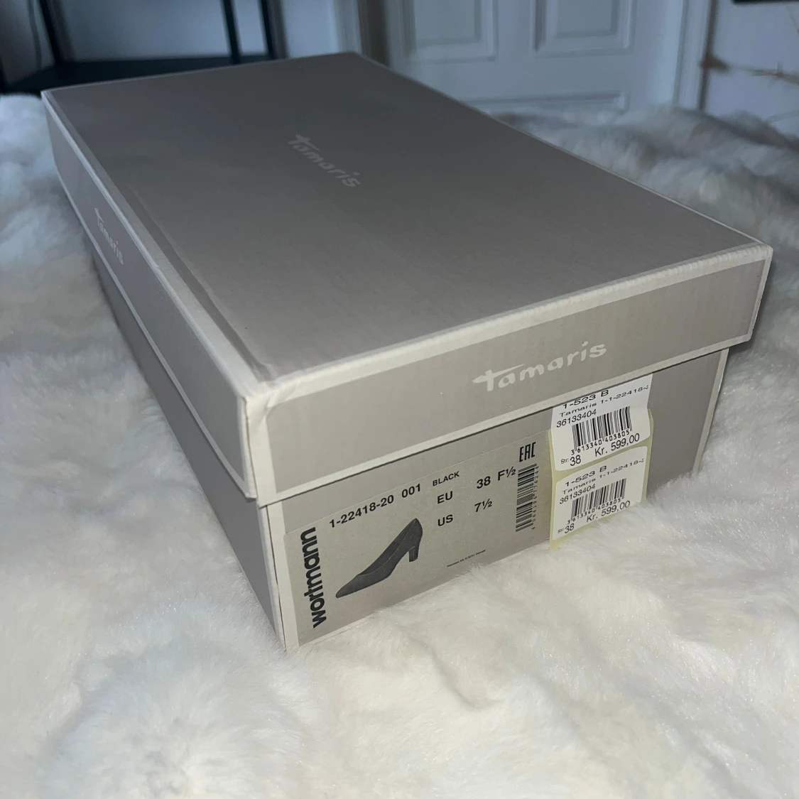 Svarta mockapumps från Tamaris - 3