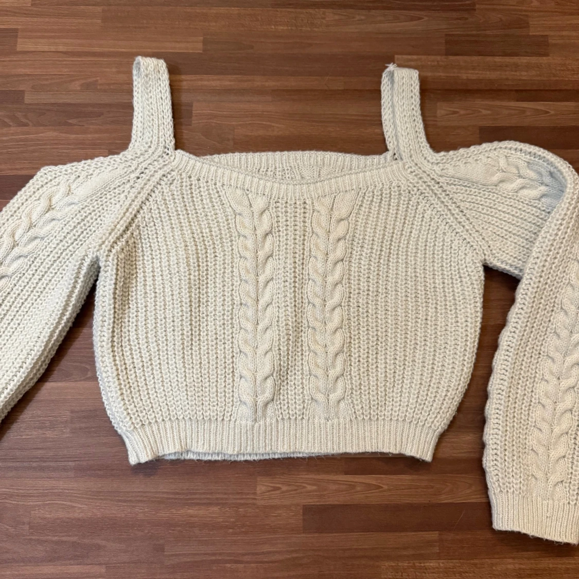 Stickad tröja - 1