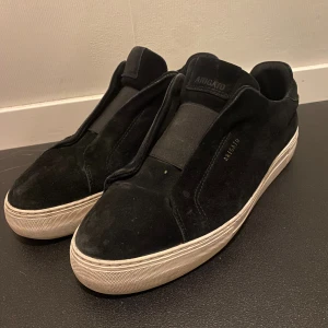 Axel Arigato laceless - As feta arigatos som är tvär feta inga fel med dem så dme ser as bra ut, strl 44 sitter fint