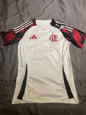 Flamengo fotbollströja  - En Flamengo fotbollströja i storlek S.