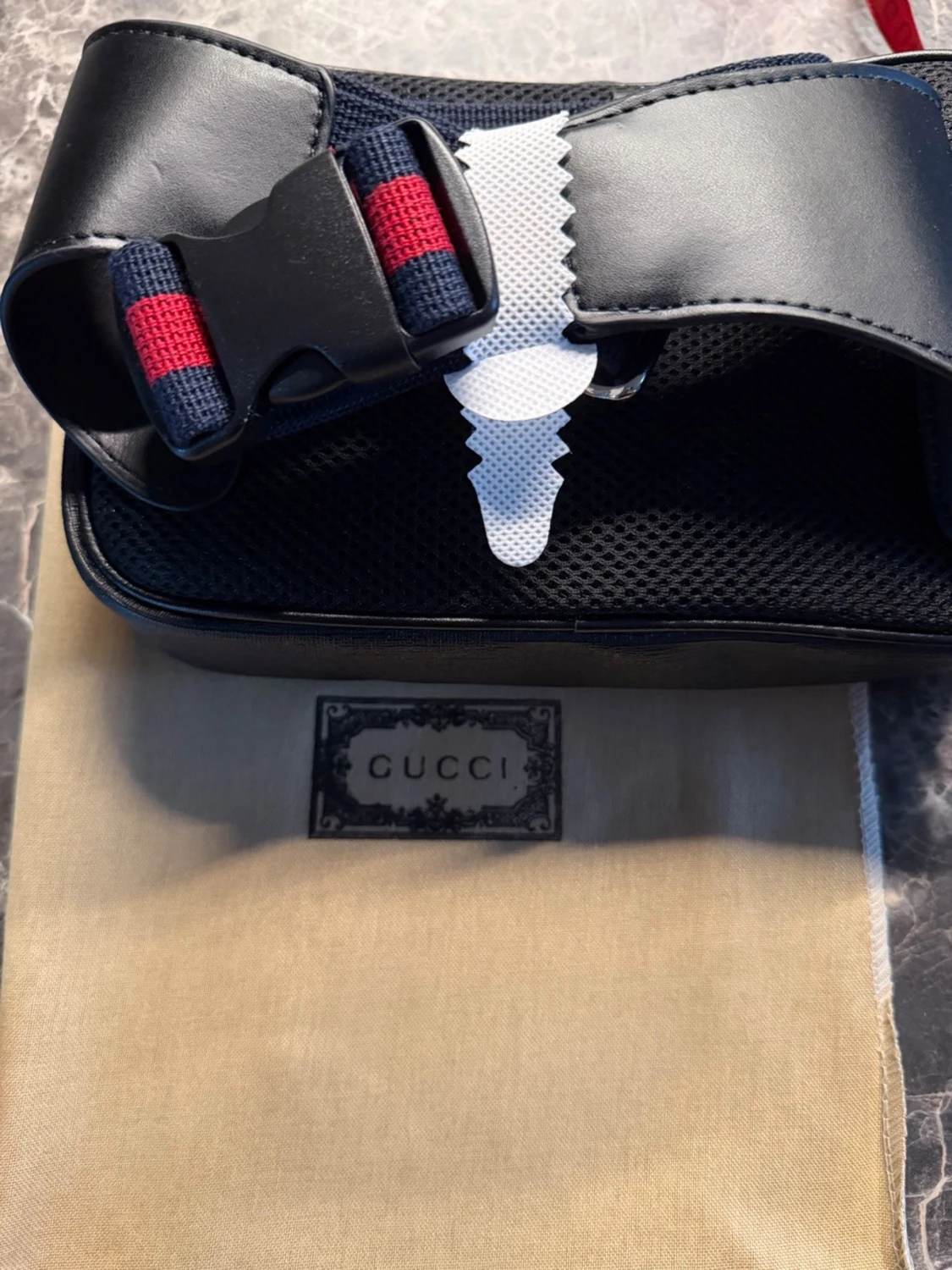 Svart axelväska från Gucci - 4