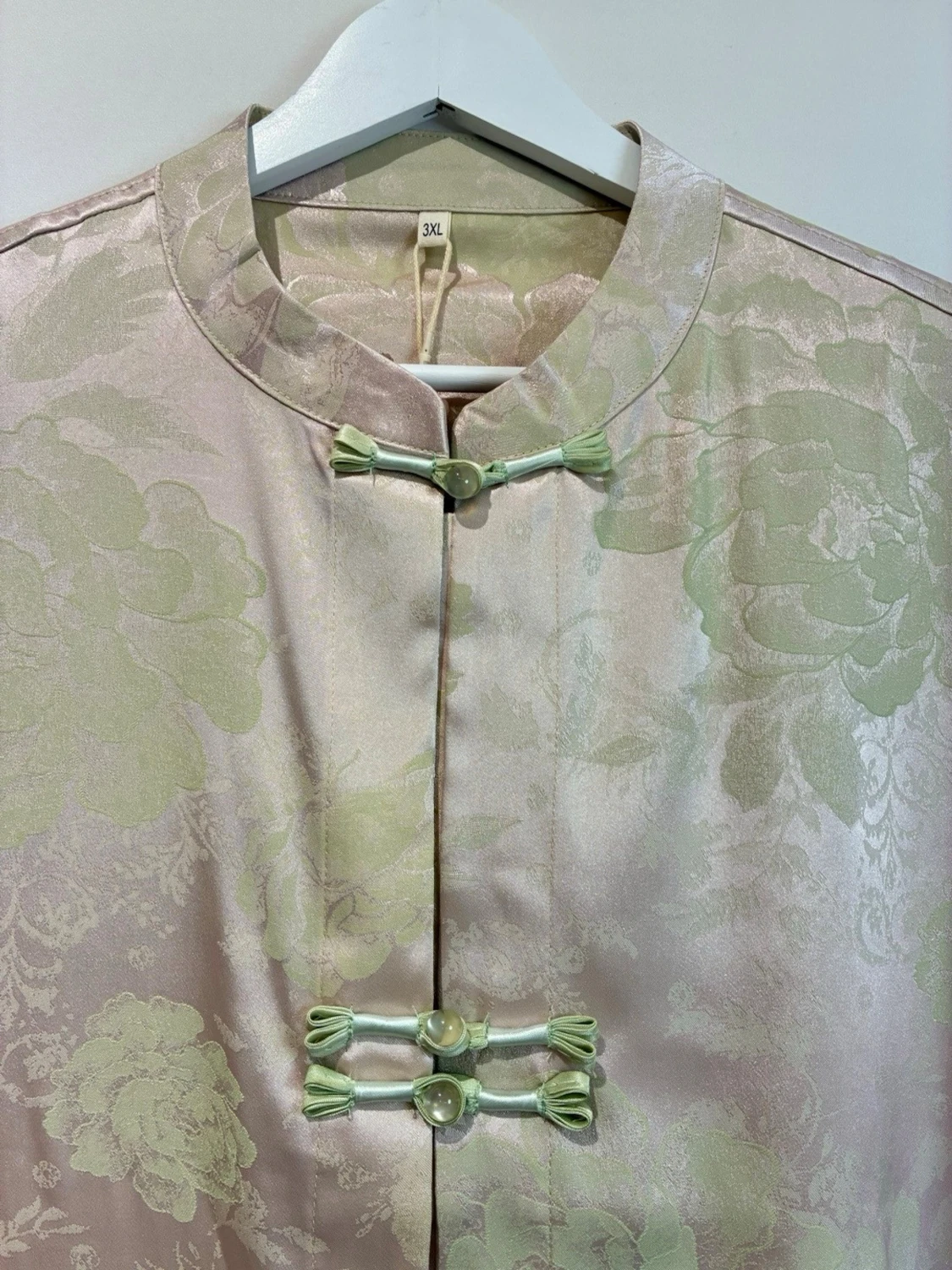 Elegant plagg i 100% mullbärssilke med vacker glans och mjukt fall