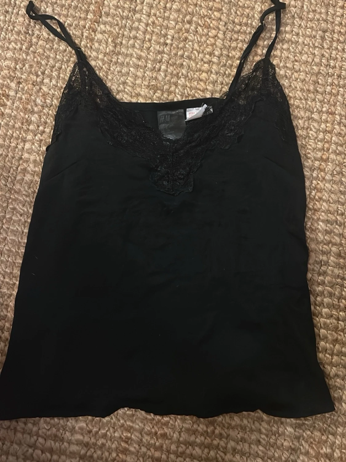 Svart linnetopp med spets från H&M