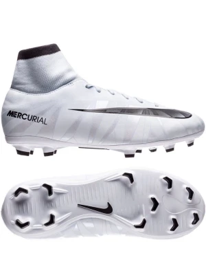 Nike Mercurial vita fotbollsskor -  Hör av er om ni har dem skorna i 43 44 eller 45 Vill gärna köpa  ett par vita Nike Mercurial fotbollsskor med svart logga och snörning. Skorna har en strumpliknande hög krage och platt sula med dobbar för bra grepp på planen. Snyggt mönster i silver och svart längs sidan. Perfekta för dig som vill ha stil på fotbollsplanen.