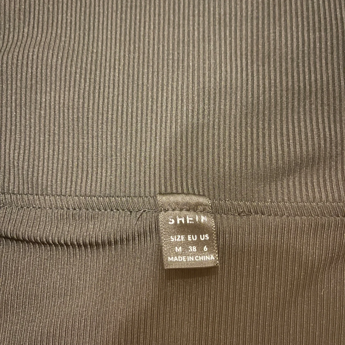 Svart offshoulder topp från SHEIN - 1