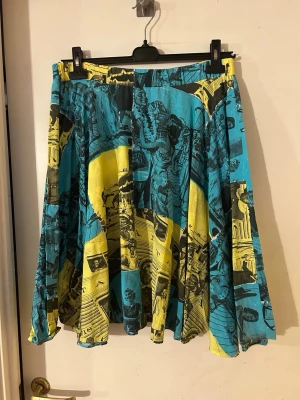 Helklockad kjol i viskos XL - Ateljesydd helklockad kjol i viskos. Storlek XL.