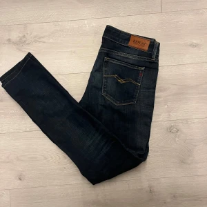 Replay jeans - Hej! Säljer dessa replay jeans i strl W30 L34//jeansen är i fint sick//hör av er vid frågor eller så!