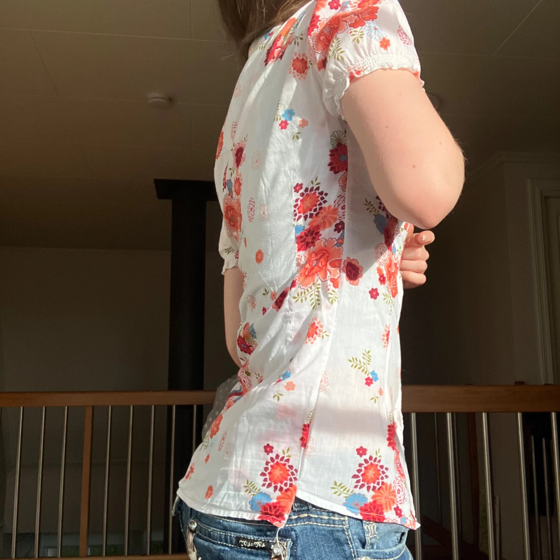 Vit blommig skjorta med kort ärm - 1