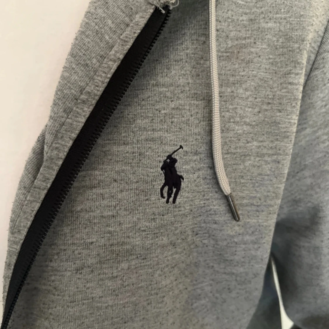 Grå hoodie från Ralph Lauren - 1