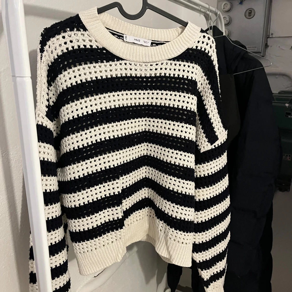 Randig stickad tröja från MNG