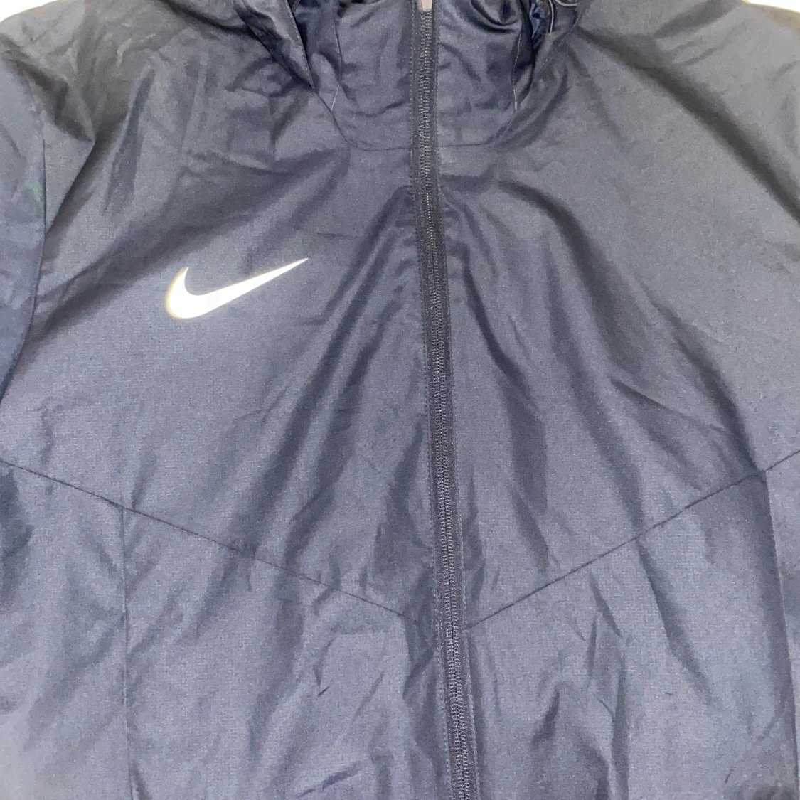 Mörkblå Nike vind/regnjacka med huva  - 2