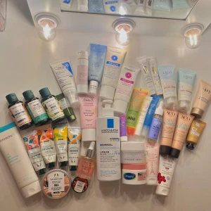 Skincare produkter blandat - Intressekoll! Säljer blandade produkter från bland annat La Roche, Emma S, L300 och The Body shop efter en storränsing i skåpen där hemma. Produkterna kommer tyvärr inte till användning och kommer från bland annat apoteket jag jobbar på, Glossy Box osv. Majoriteten av produkterna har över 80% av innehåll kvar, flera är bara testade, och vissa har aldrig använts! Obs, vissa har gått ut i datum! Tror inte detta påverkar produkterna så mycket dock:)