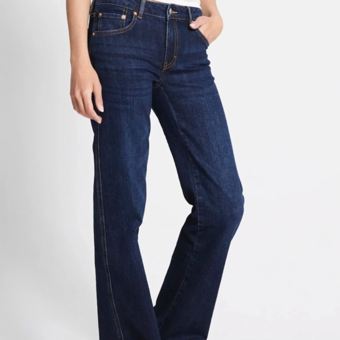 Fina mörkblåa low waist jeans  - 1
