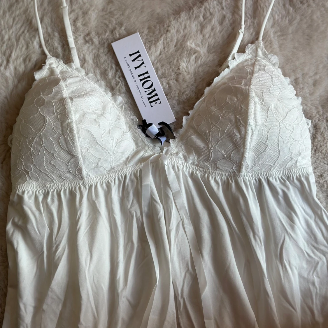 Vit spetstopp från Ivorie Studio - 2