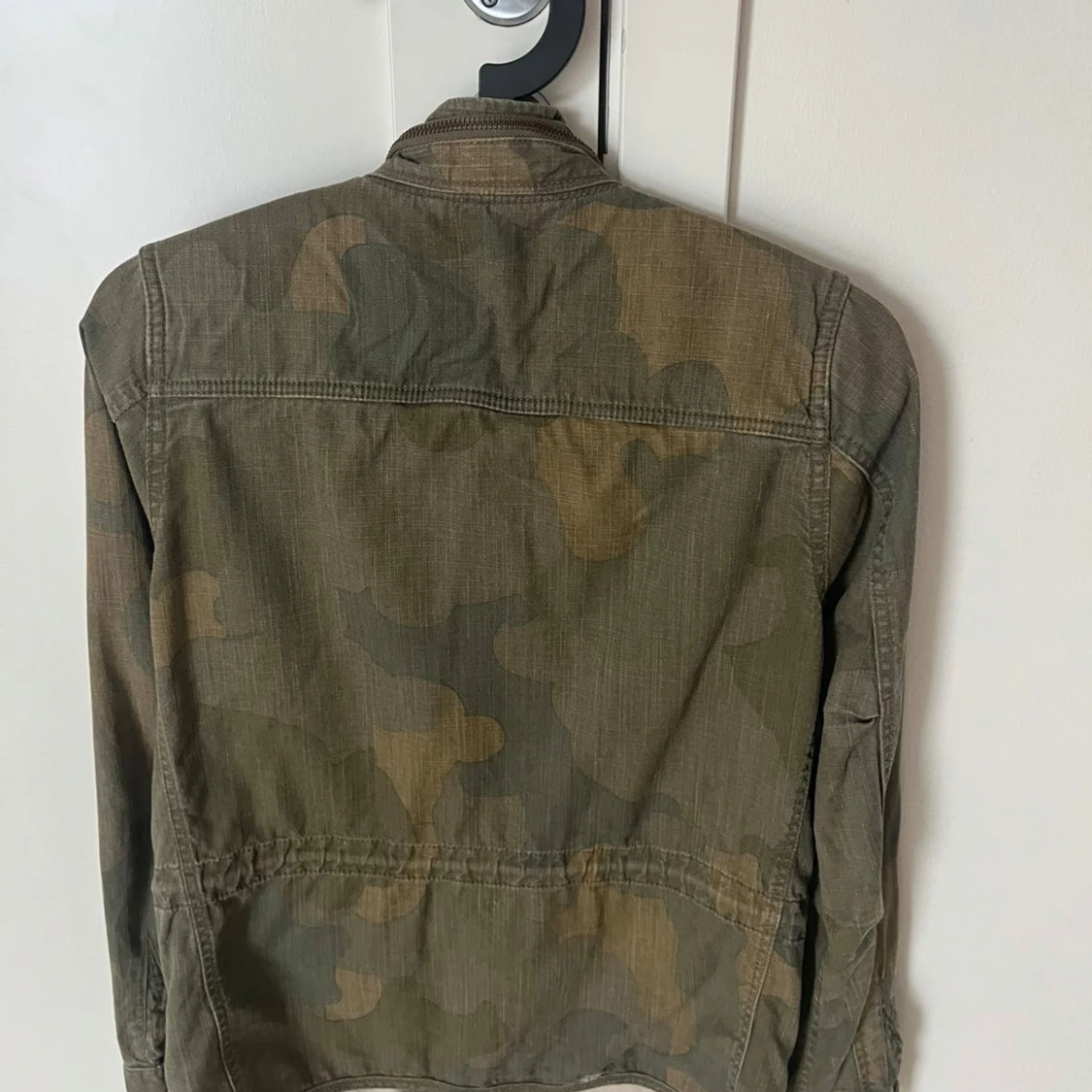 Camouflage vindjacka från Maison Scotch - 1