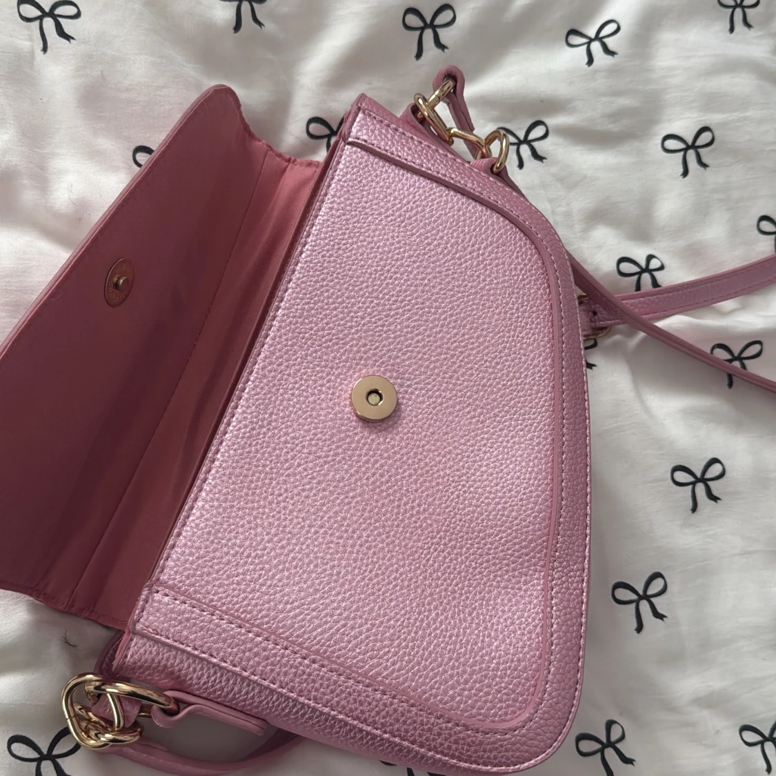 Rosa axelväska från Even&Odd - 2