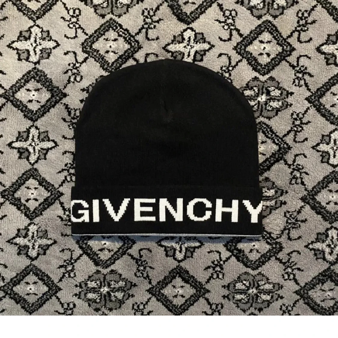 Givenchy mössa