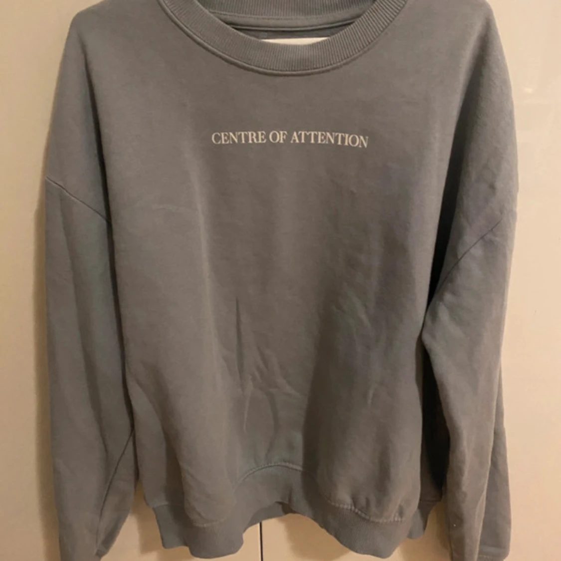 Grå sweatshirt med tryck - 1