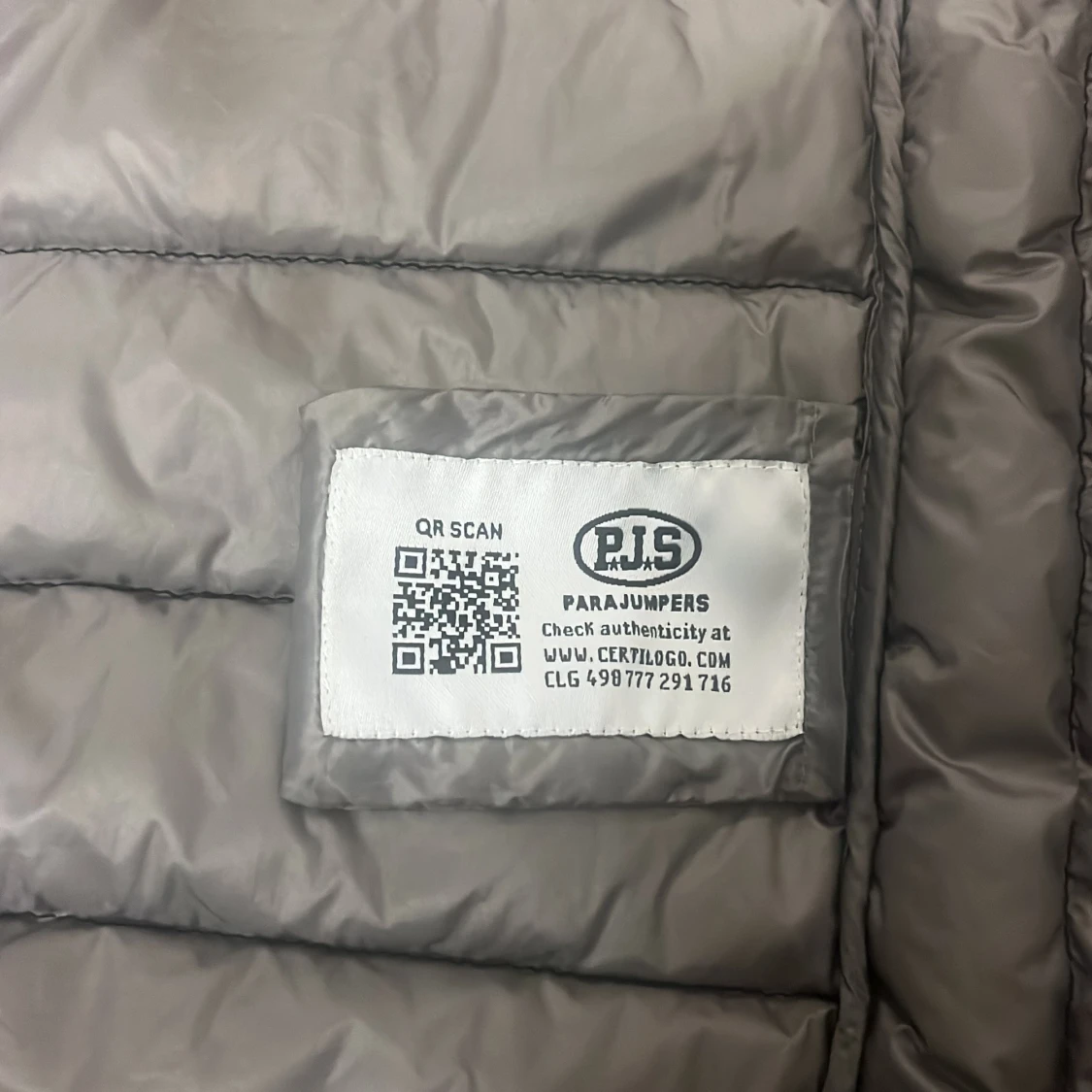 Svart dunjacka från Parajumpers PJS - 4