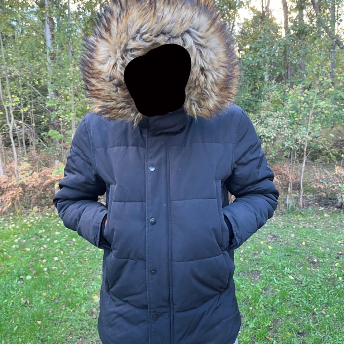 Svart vinterjacka med päls