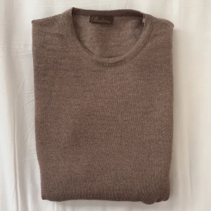 Stenströms crewneck - As fräsch och snygg crewneck i beige brun färg. Bra skick.