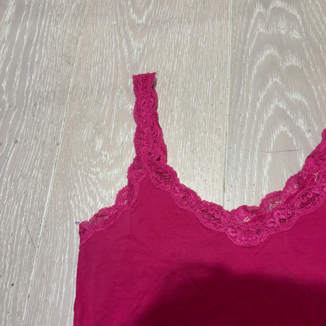 Rosa linnetopp med spets från DKNY - 1