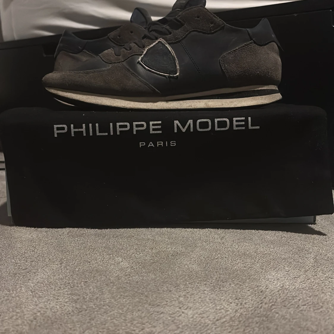 Philippe Model mörkblå sneakers i mocka
