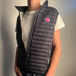 Colmar väst - En riktigt snygg colmar väst. Storlek: 150 (barnstorlek)