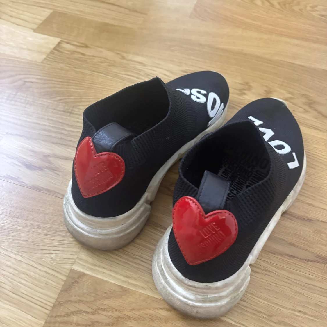 Love Moschino svarta sneakers med hjärta - 1