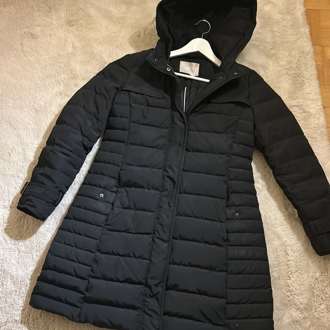 Svart lång pufferjacka från HUGO BOSS