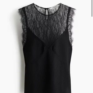 Söker denna topp - Söker!! Skriv till mig om ni kan tänka slälja. Kan köpa för de mesta priser💕.     S eller xs.