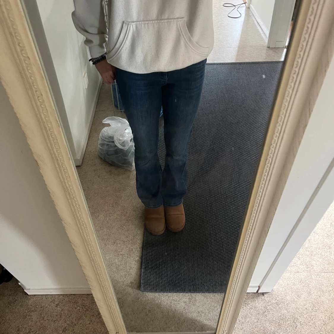 Mörkblåa bootcut jeans 