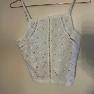 Spets topp - Använd 2 ggr, skickar endast via instabox