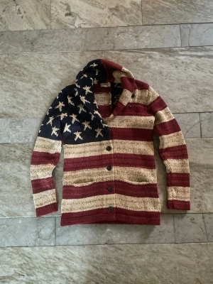 Ralph Lauren USA cardigan - Rare Ralph Lauren Denim & Supply cardigan i st M! Riktigt skön att ha nu till vintern! Hör av dig vid ytterligare frågor! Mvh Henry 