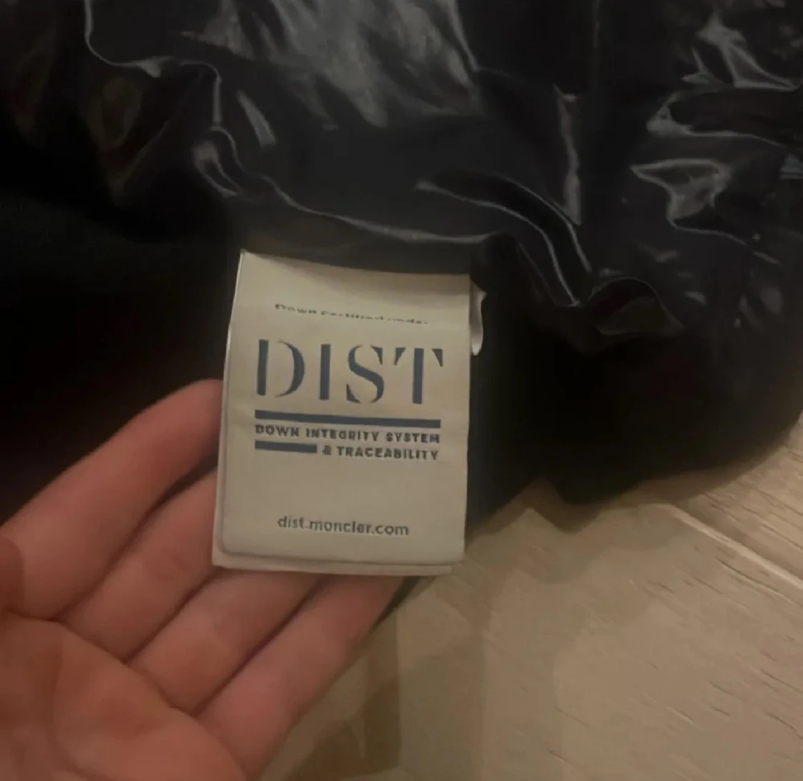 Svart Moncler dunjacka med huva - 2