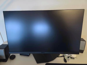 MSI G27CQPF E2 27 QHD Gaming Monitor - MSI G27CQPF E2 27 gaming-skärm med 2560x1440 QHD-upplösning, 180Hz uppdateringsfrekvens och FreeSync-stöd. Perfekt för gaming med snabba responstider och flera bildlägen. 