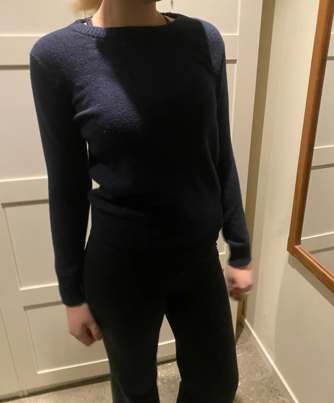 Mörkblå stickad Vila tröja  - 1