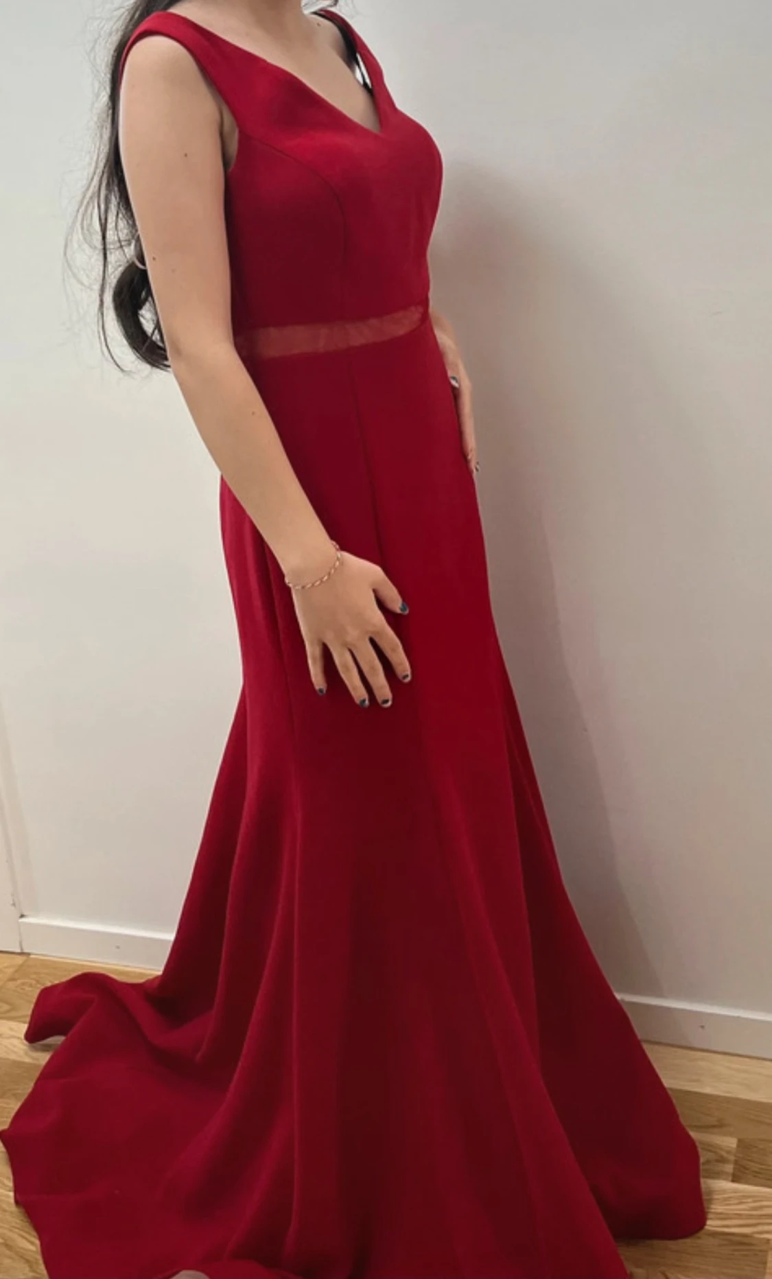 Röd långklänning med meshdetalj - 2