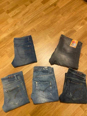 Jeans bulk - Säljer 3 par dondup, 1 par squared och ett par gstar för dunderpris resellvärde flera tusen lappr, hör av er vid minsta fundering och prisförslag, tar emot allt