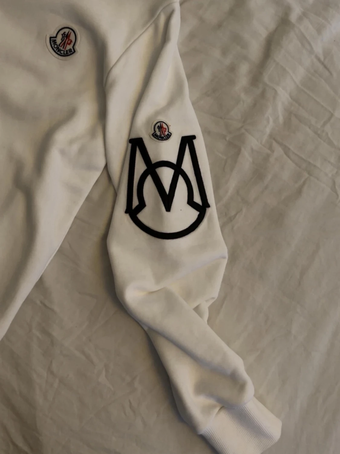 Vit sweatshirt från Moncler med logga storlek S - 1