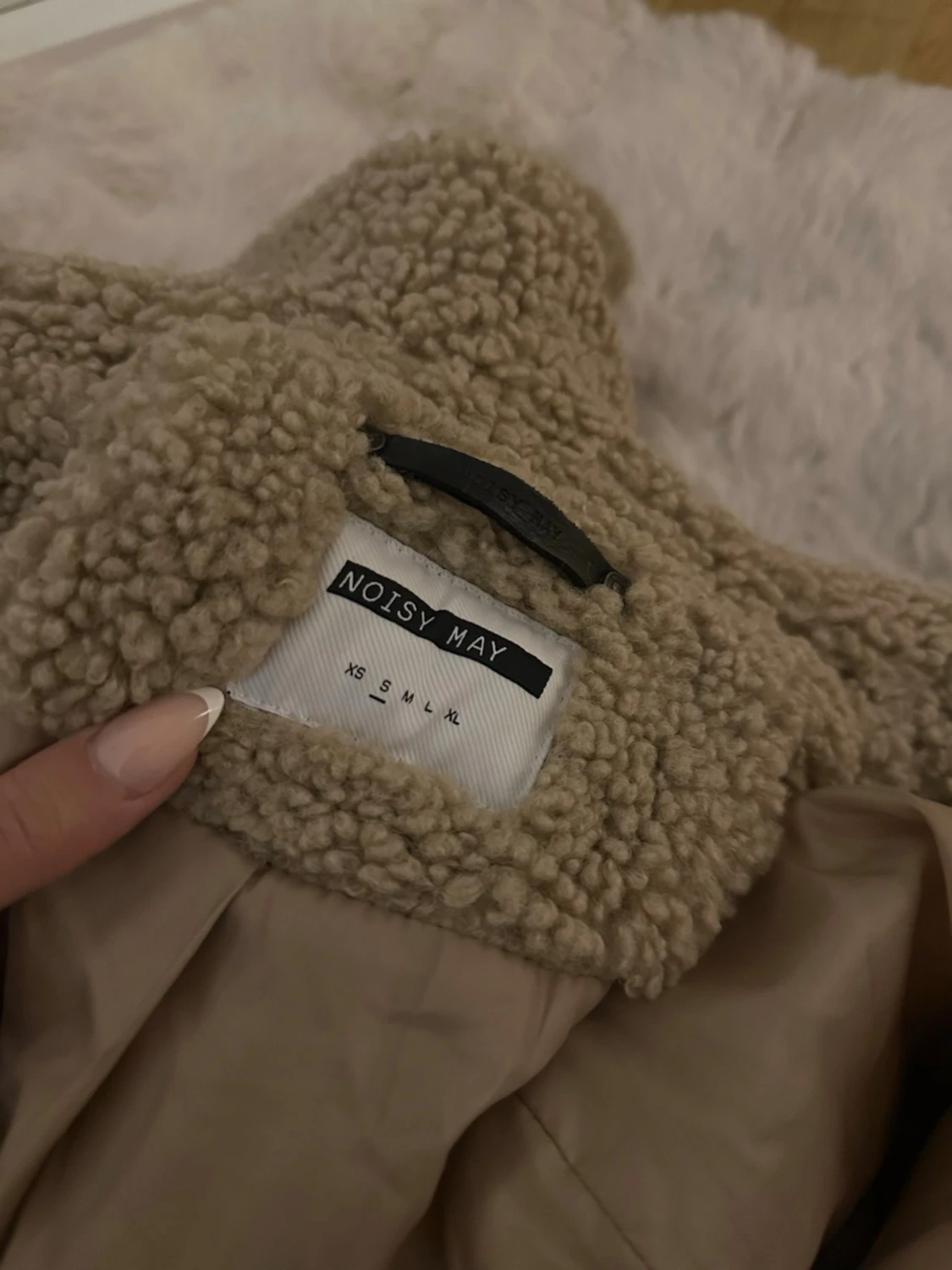 Beige teddyjacka från Noisy May - 2