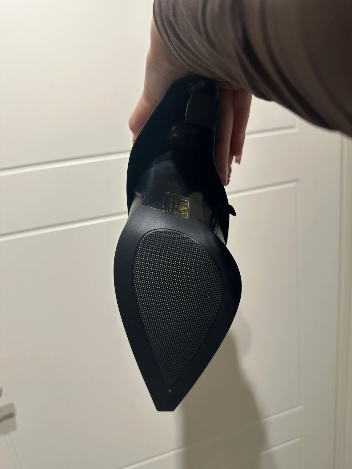 Svarta boots med spetsig tå och bälte - 1