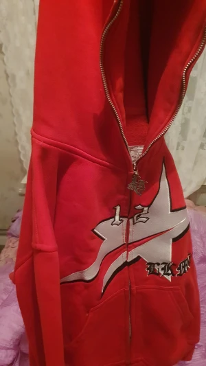 Röd tröja  - Röd tröja 