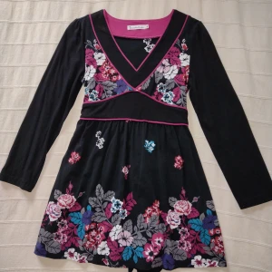 Bondelid y2k Britta Printed Tunic  - Bondelid Britta Printed Tunic. Knytband i midjan. Sparsamt använd och i fint skick. 95% bomull och 5% elastan. Storlek S.