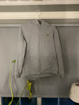 Lyle scott luvtröja  - Lyle scott tröja mycket bra skick