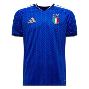 Italy home kit 25/26 - Riktigt fet blå landslags tröja med guldiga detaljer. Perfekt inför sommaren och vm 2026. Tveka inte på att skriva vid intresse!